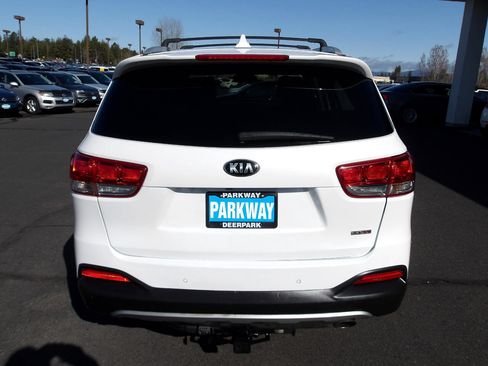 Used 2016 Kia Sorento EX w/ EX Premium Package image 4