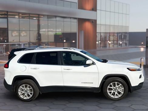Used 2016 Jeep Cherokee Latitude w/ Cold Weather Group AWD/4WD image 15