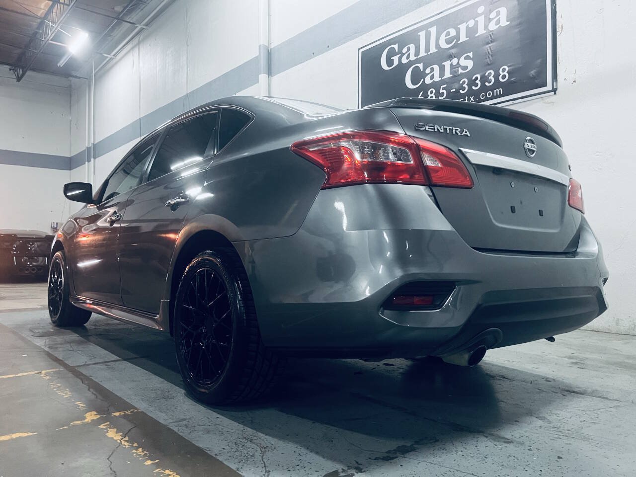 Used 2018 Nissan Sentra SR FWD image 11