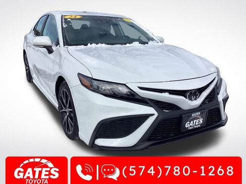 Used 2024 Toyota Camry SE image 1