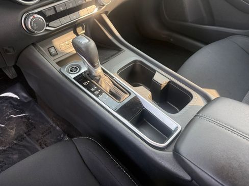 Used 2025 Nissan Sentra SV image 40