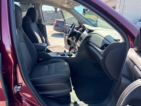 Used 2017 Chevrolet Traverse LT w/ Style and Technology Package FWD image 14