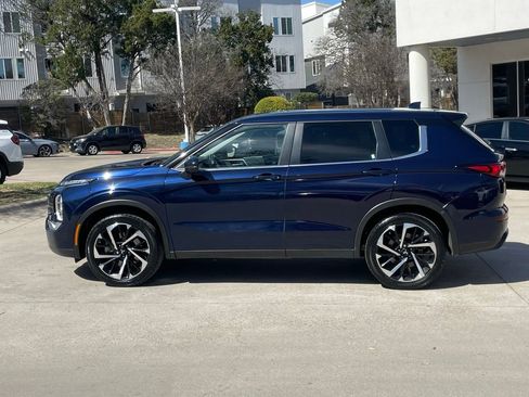 Used 2024 Mitsubishi Outlander SE image 3