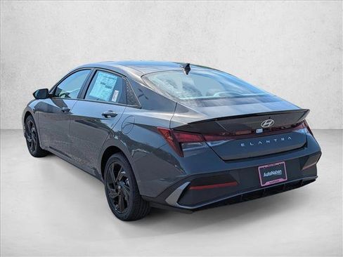 Used 2026 Hyundai Elantra Sport FWD image 7