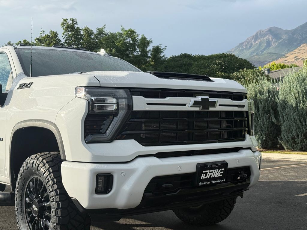Used 2024 Chevrolet Silverado 3500 LTZ w/ LTZ Plus Package AWD/4WD image 17