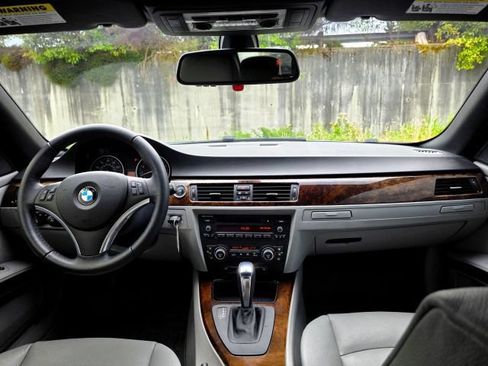 Used 2009 BMW 328i Convertible RWD image 14