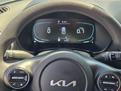 Used 2025 Kia Soul LX w/ LX Technology Package FWD image 30