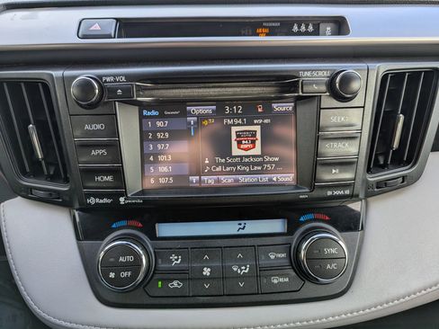 Used 2017 Toyota RAV4 XLE image 4