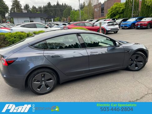 Used 2023 Tesla Model 3 Standard Range RWD image 9