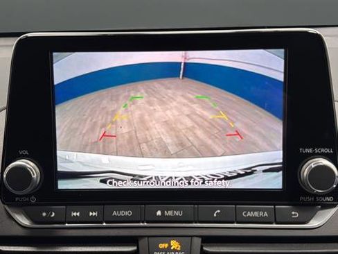 Used 2025 Nissan Altima 2.5 S FWD image 13