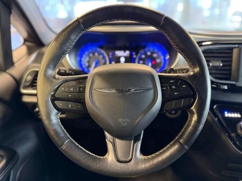 Used 2019 Chrysler Pacifica Touring Plus w/ S Appearance Package FWD image 26