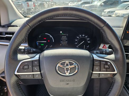 Used 2021 Toyota Sienna XLE AWD/4WD image 21