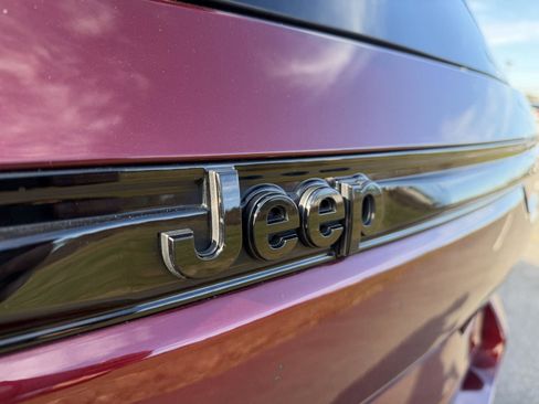 Used 2023 Jeep Grand Cherokee Altitude image 18