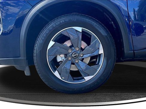 Used 2025 Nissan Rogue SV AWD/4WD image 35