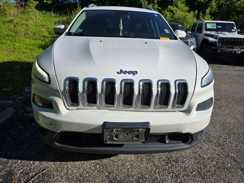 Used 2018 Jeep Cherokee Latitude Plus w/ Cold Weather Group AWD/4WD image 12