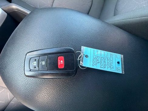 Used 2025 Toyota RAV4 XLE AWD/4WD image 24