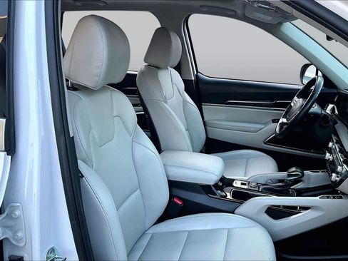 Certified 2025 Kia Telluride S FWD image 9