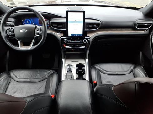 Used 2022 Ford Explorer Platinum w/ Equipment Group 601A image 13