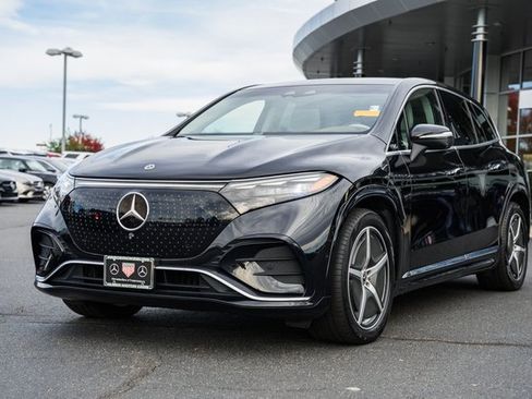 Used 2023 Mercedes-Benz EQS 580 4MATIC SUV image 3