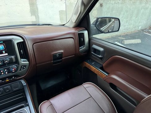 Used 2015 Chevrolet Silverado 1500 High Country w/ High Country Premium Package AWD/4WD image 42
