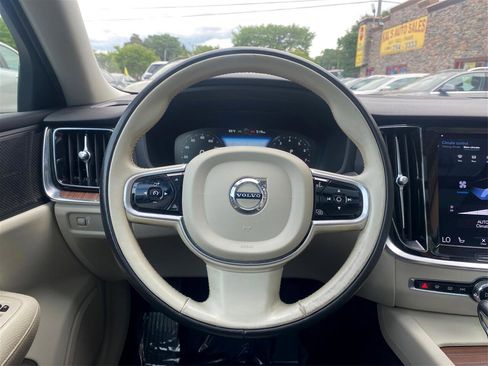 Used 2019 Volvo S60 T6 Momentum w/ Multimedia Package image 29