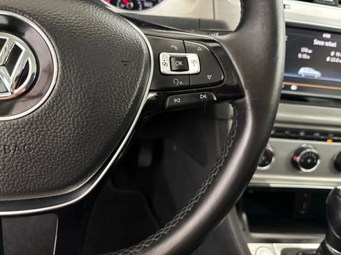 Used 2016 Volkswagen Golf Limited Edition image 22