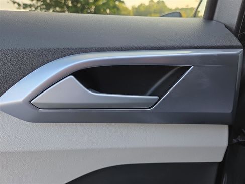New 2025 Volkswagen Taos SE image 23