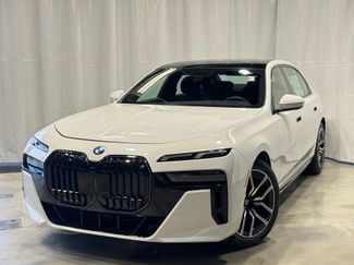 Used 2025 BMW 760i xDrive video 3