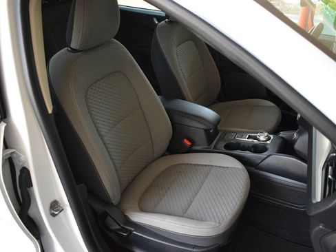 Used 2020 Ford Escape SE FWD image 21