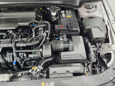 Used 2024 Hyundai Elantra SE image 18