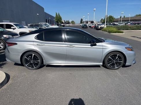 Used 2018 Toyota Camry XSE FWD image 3