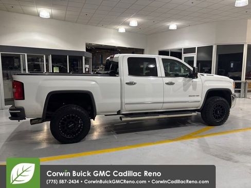 Used 2019 GMC Sierra 2500 SLT w/ Duramax Plus Package AWD/4WD image 9