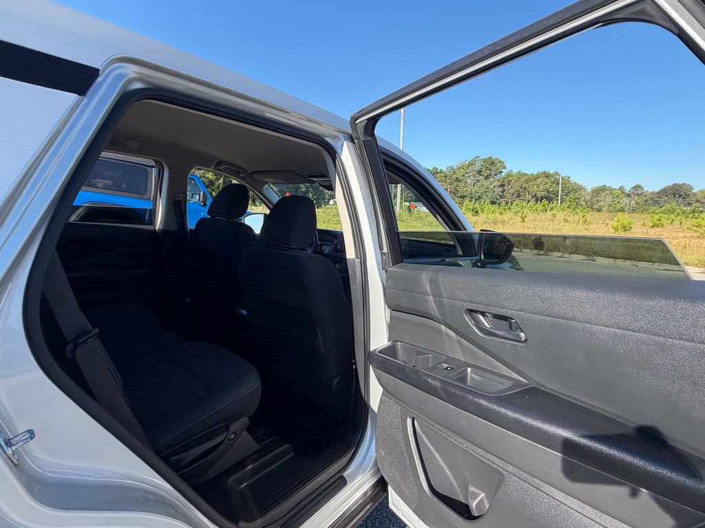 Used 2023 Nissan Pathfinder S FWD image 40