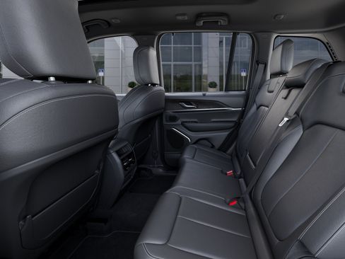 New 2026 Jeep Grand Cherokee Limited w/ Luxury Tech Group II AWD/4WD image 25