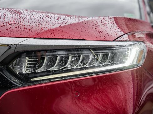 Used 2018 Honda Accord Touring image 12