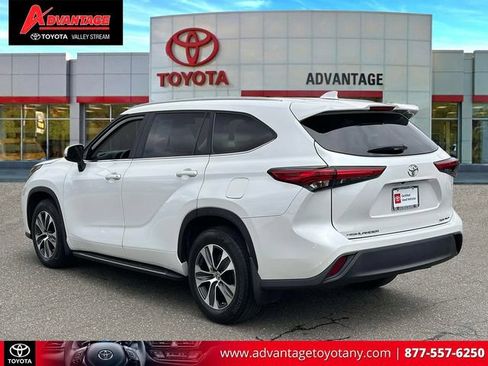 Used 2023 Toyota Highlander XLE AWD/4WD image 10