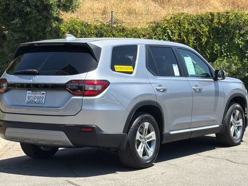 Certified 2023 Honda Pilot EX-L image 4