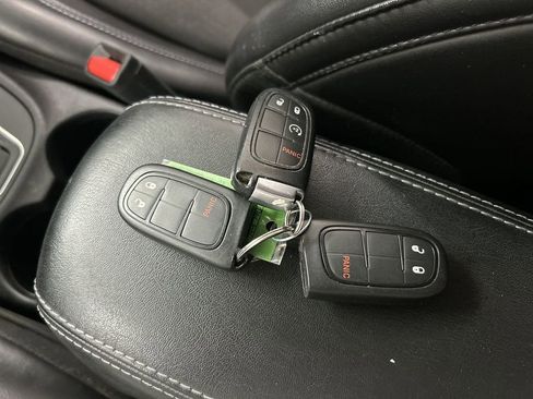 Used 2019 Jeep Cherokee Latitude Plus AWD/4WD image 12