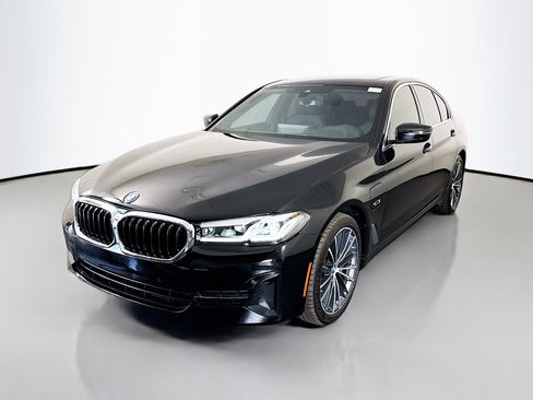 Used 2023 BMW 530e w/ Convenience Package RWD image 4