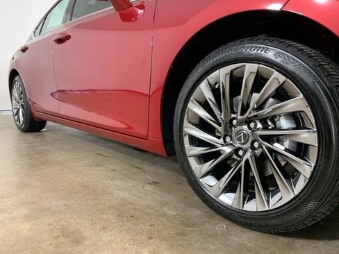 Used 2025 Lexus ES 350 350 Luxury w/ Accessory Package (Z2) image 6
