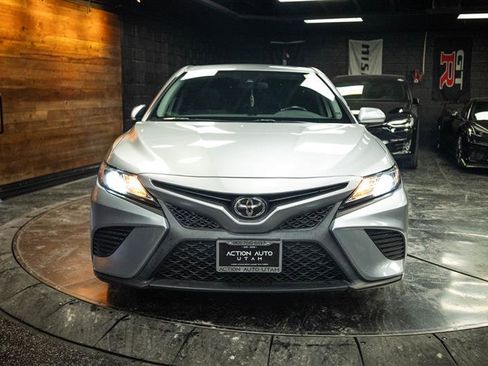 Used 2020 Toyota Camry SE w/ Carpet Mat Package FWD image 4