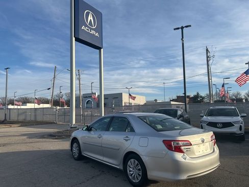 Used 2013 Toyota Camry LE image 9