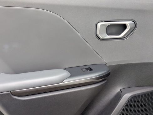 Used 2025 Kia K4 LXS image 25