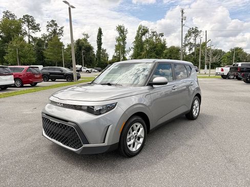 Used 2024 Kia Soul LX w/ Option Group 015 FWD image 9