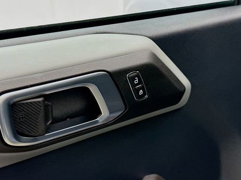 Used 2023 Ford Bronco Badlands image 18