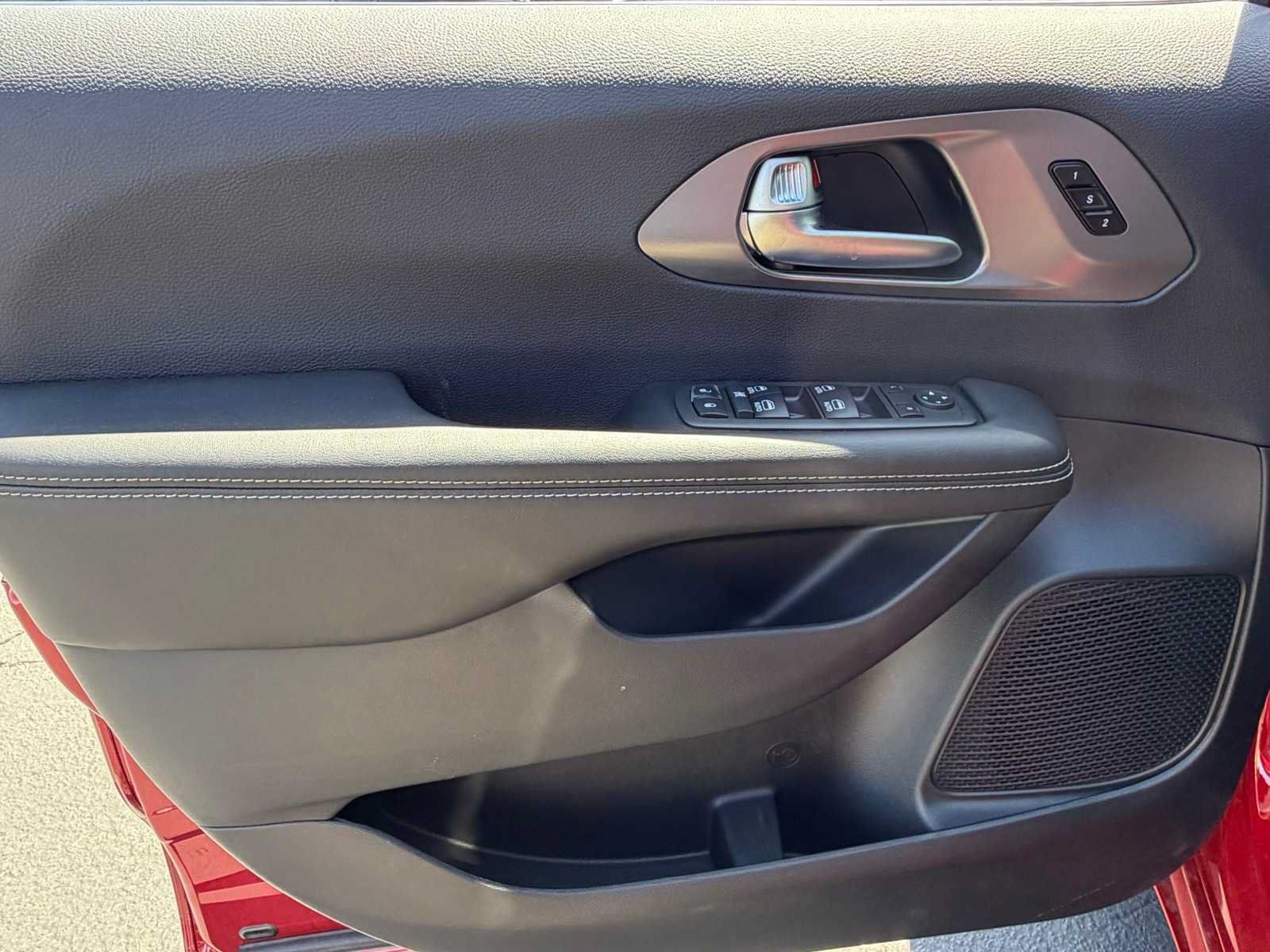 New 2026 Chrysler Pacifica Select AWD/4WD image 28