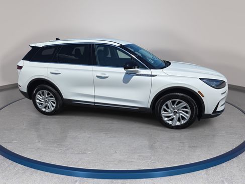 Certified 2024 Lincoln Corsair AWD image 4