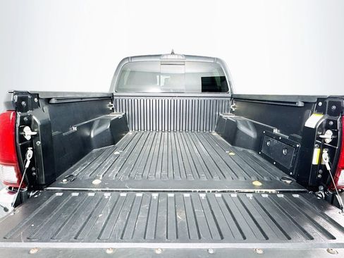 Used 2022 Toyota Tacoma SR5 image 31