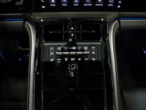 Used 2025 Porsche Panamera 4 image 23