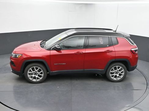 Used 2025 Jeep Compass Limited AWD/4WD image 18